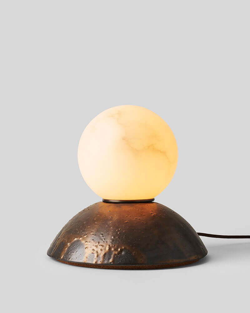 MONDAYS - PILAR ALABASTER TABLE LAMP par Rosie Li