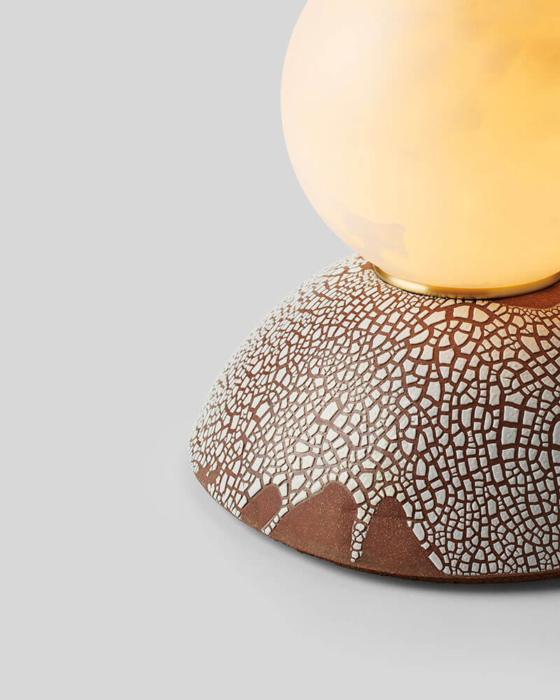 MONDAYS - PILAR ALABASTER TABLE LAMP par Rosie Li