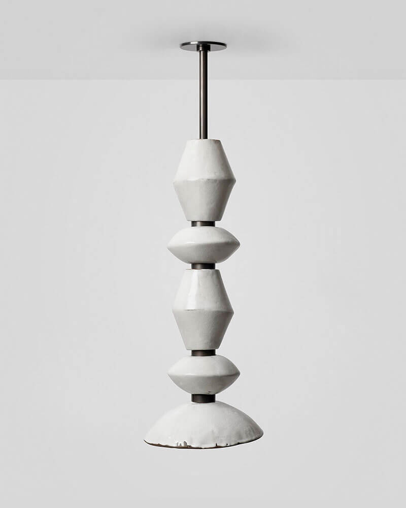 MONDAYS - PILAR MIXED COLUMN ROUND par Rosie Li