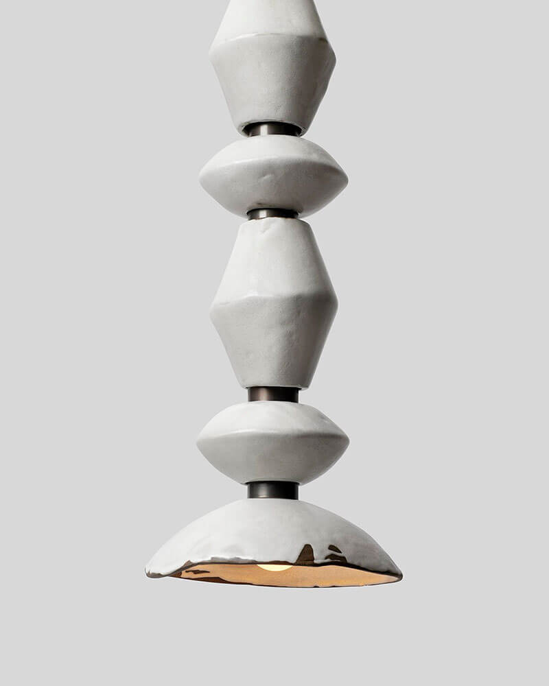 MONDAYS - PILAR MIXED COLUMN ROUND par Rosie Li