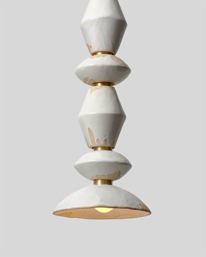 MONDAYS - PILAR MIXED COLUMN ROUND par Rosie Li