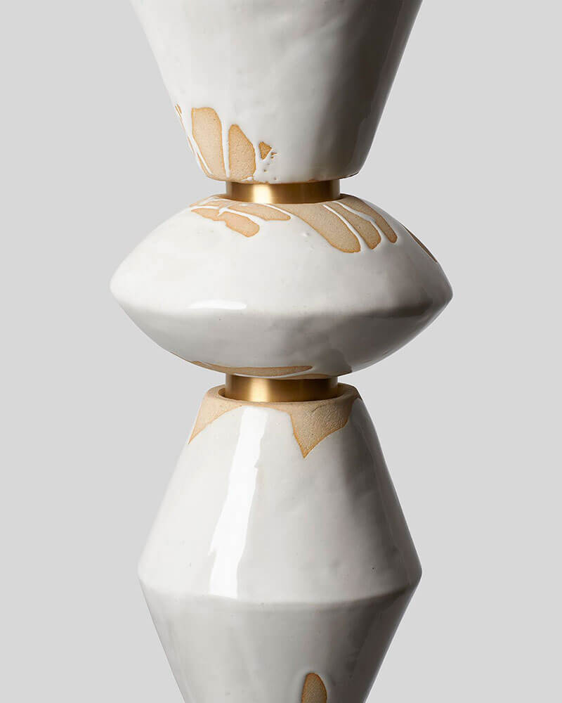 MONDAYS - PILAR MIXED COLUMN ROUND par Rosie Li