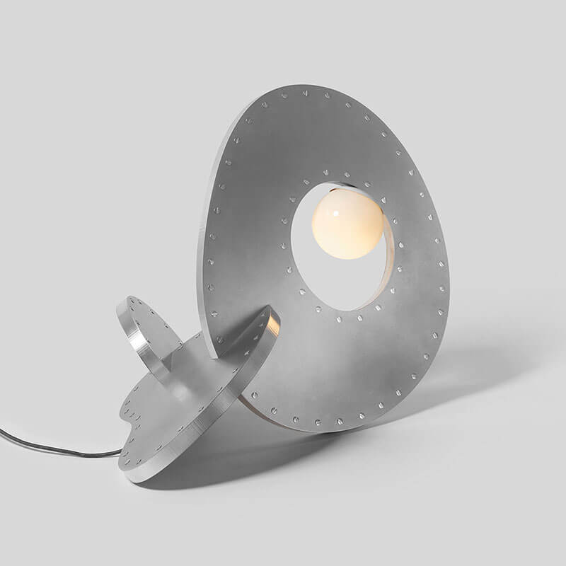 PEBBLE TABLE LAMP par Rosie Li