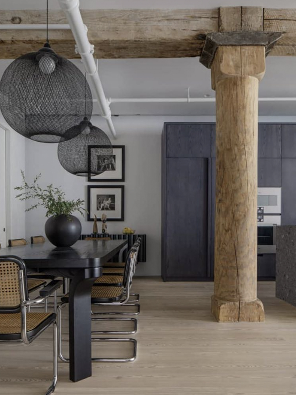 RELEVE DINING TABLE par Vonnegut/Kraft