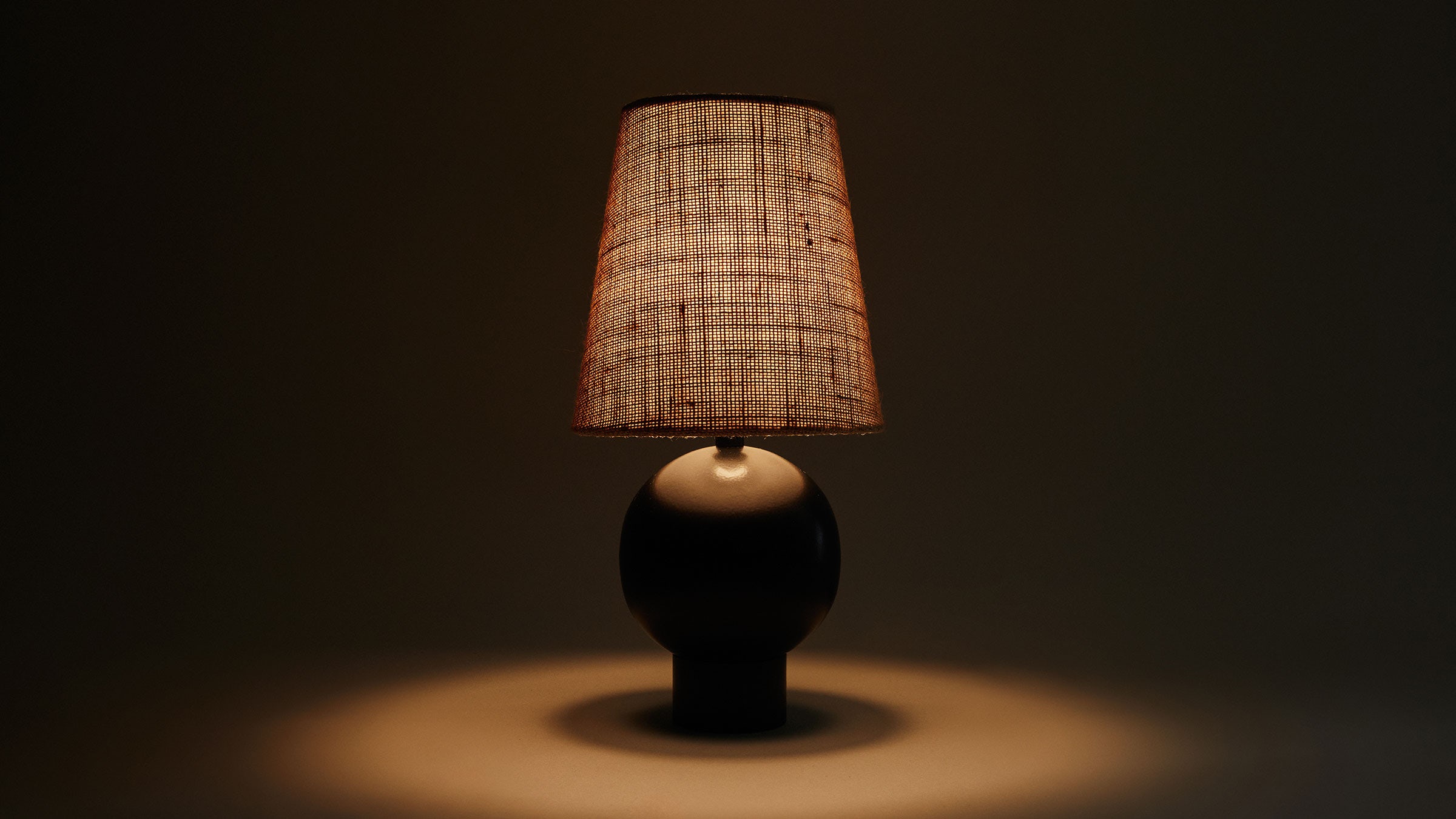 BOLE TABLE LAMP par Workstead