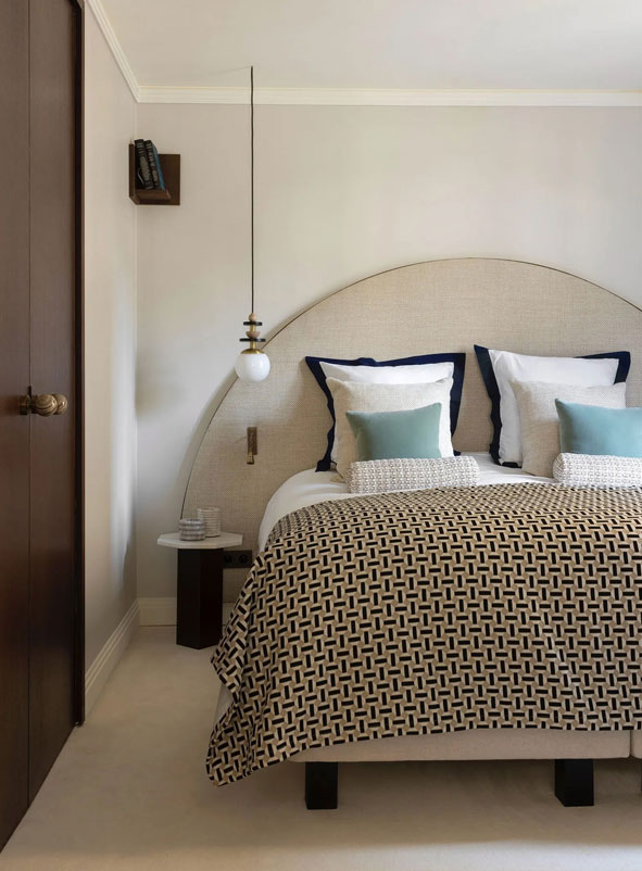 Ladies and Gentlemen Maru Pendant