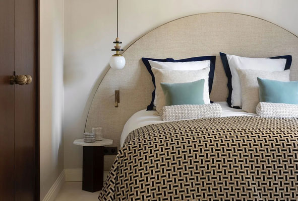 Ladies and Gentlemen Maru Pendant